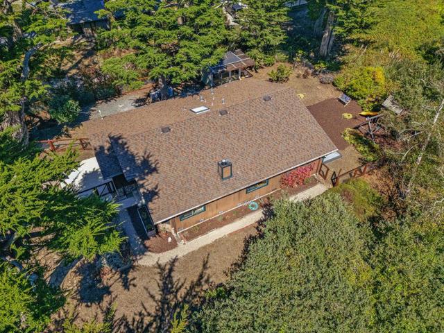 430 Marine Boulevard, Moss Beach CA: https://media.crmls.org/mediaz/b87bd91b-a00b-4137-8acc-cd2480cd506d.jpg