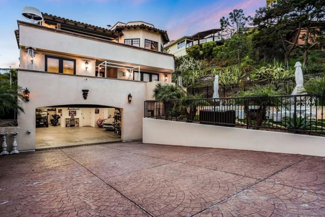 1045 Van Nuys St., San Diego CA: https://media.crmls.org/mediaz/b87c2a91-4e22-4a11-b912-e2029bc1ca76.jpg