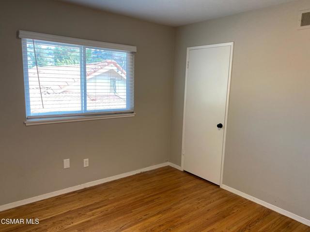 491 Danville Avenue, Thousand Oaks CA: https://media.crmls.org/mediaz/b87c5a8e-91dc-4be0-a33e-ce2d7db920ff.jpg