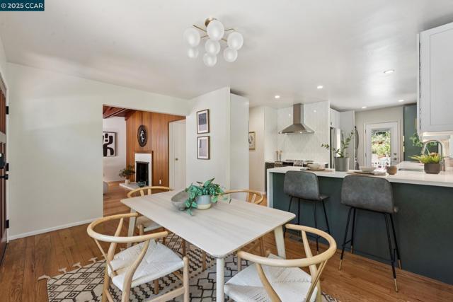 6653 Banning Dr, Oakland CA: https://media.crmls.org/mediaz/b87c69c8-68e1-42d5-ae44-5a6f77fdde34.jpg