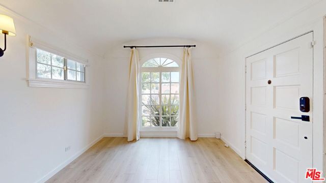 2032 W 80th Street, Los Angeles CA: https://media.crmls.org/mediaz/b87dbba5-dfee-48bb-8188-c0deceb2b36f.jpg