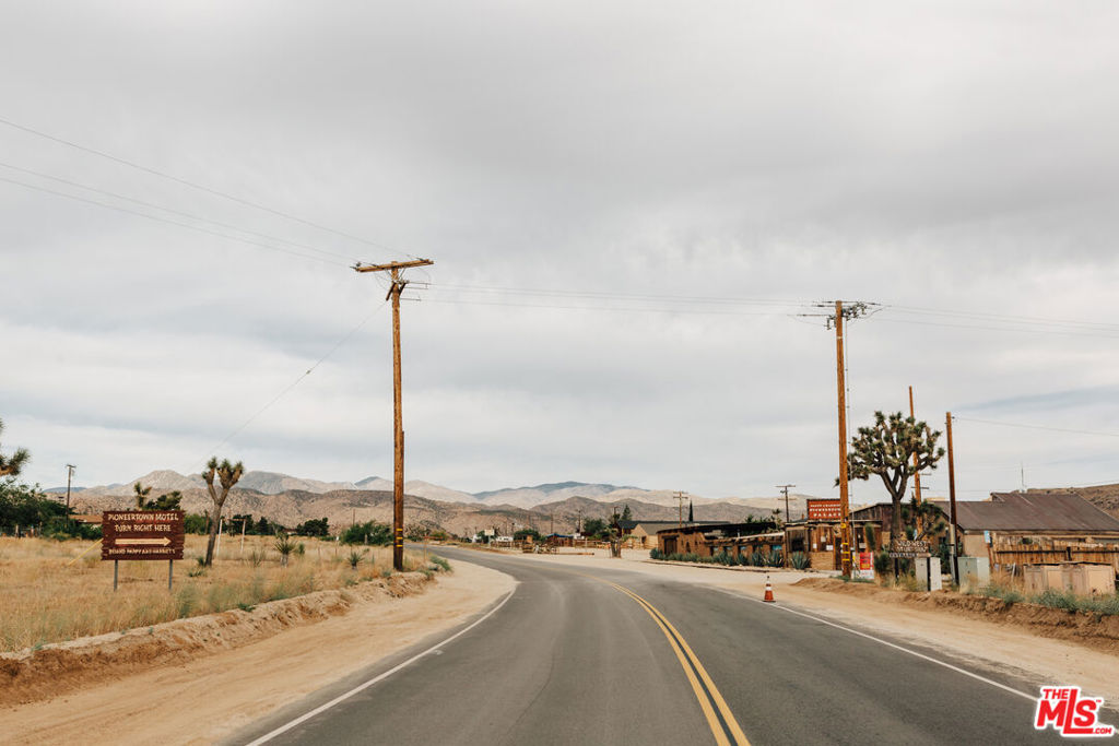 https://media.crmls.org/mediaz/b87e0a4e-cecb-4fdd-ba55-dc4720cdd8ff.jpg?preset=X-Large