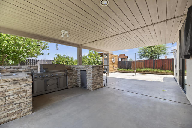 31292 Via Ventana, Thousand Palms CA: https://media.crmls.org/mediaz/b87ef3cd-90fd-4023-980a-ecc842ff48e2.jpg