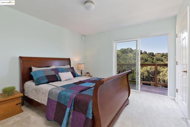10353 Royal Oak Rd, Oakland CA: https://media.crmls.org/mediaz/b87ef64e-0f01-4e77-9f98-da7040c12faa.jpg