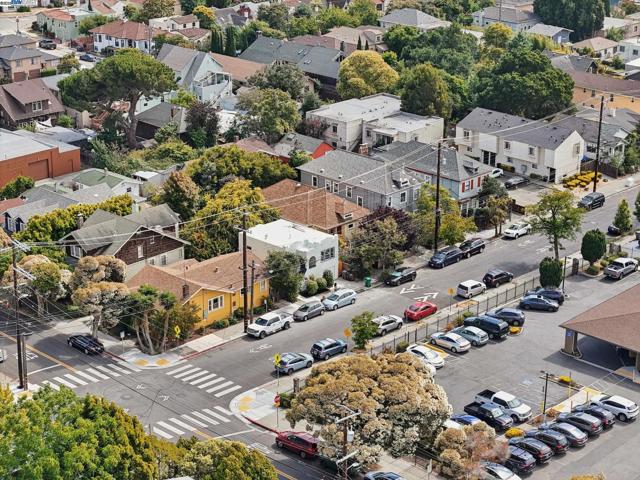 511 59Th St, Oakland CA: https://media.crmls.org/mediaz/b88041a7-dfeb-4619-b161-6e85262a9a8c.jpg