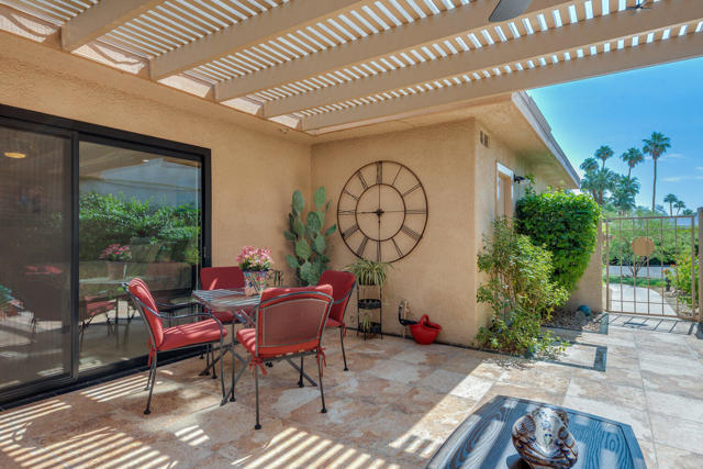 84 La Ronda Drive, Rancho Mirage CA: https://media.crmls.org/mediaz/b880923b-9c78-4745-bace-cf741cb07742.jpg