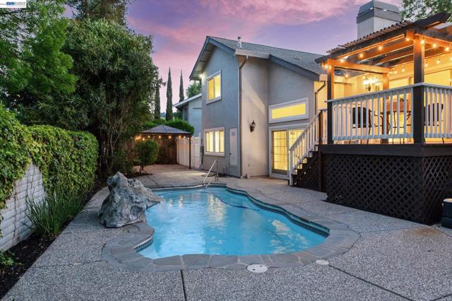 5943 Corte Arboles, Pleasanton CA: https://media.crmls.org/mediaz/b880d647-50c8-4932-bf48-fce13d04e9e9.jpg
