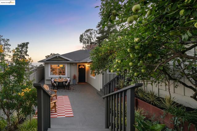 6827 Ridgewood Dr., Oakland CA: https://media.crmls.org/mediaz/b88187d9-72bc-4a18-a408-c9f5cd9e6ebd.jpg