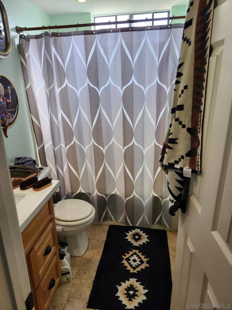 https://media.crmls.org/mediaz/b8822f61-2fcb-4530-b810-314d8c513022.jpg?preset=X-Large