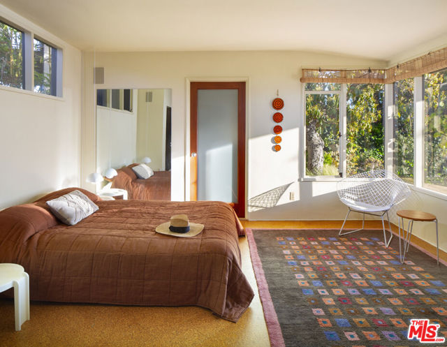 7400 Pyramid Place, Los Angeles CA: https://media.crmls.org/mediaz/b882e387-e70d-4d11-a7bc-7c88f40f1b6c.jpg