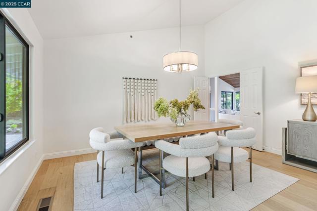 38 Sanders Ranch Rd, Moraga CA: https://media.crmls.org/mediaz/b882f8aa-38db-4150-bfc6-a84dc4a43634.jpg