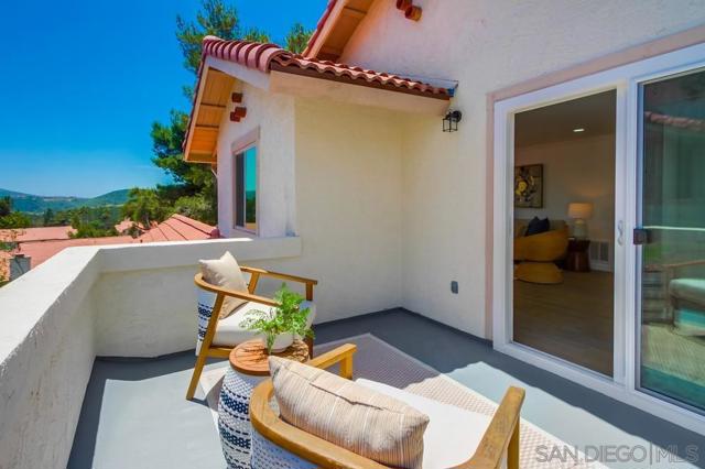 3113 Avenida Topanga, Carlsbad CA: https://media.crmls.org/mediaz/b8832039-a416-4428-ba67-4f559b49def8.jpg