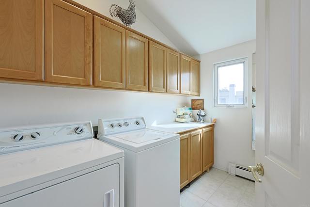 638 Margarita Ave, Coronado CA: https://media.crmls.org/mediaz/b883ea2d-345d-4fbd-a286-cb62a10d24e3.jpg