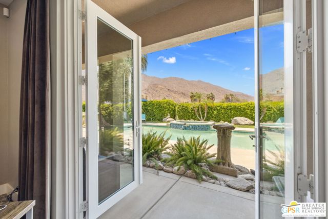 450 E Bogert Trail, Palm Springs CA: https://media.crmls.org/mediaz/b884a1f4-4758-4734-8db2-dd8007496650.jpg