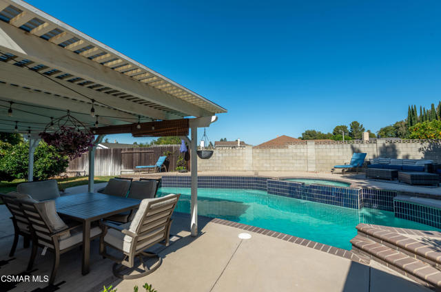 363 Larcom Street, Thousand Oaks CA: https://media.crmls.org/mediaz/b8851021-d92c-4dee-8b79-e25caa96d550.jpg