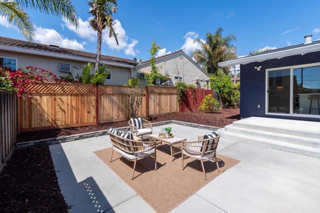 401 Emerson St, Fremont CA: https://media.crmls.org/mediaz/b885e826-dab6-4a16-9cc7-8ce0d07d22ec.jpg
