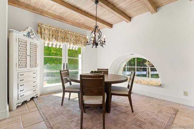 6692 La Jolla Scenic Dr S, La Jolla CA: https://media.crmls.org/mediaz/b886220c-9683-480f-b197-6ee0f5153173.jpg