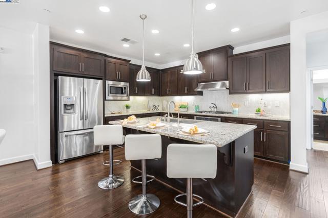 3340 Giovanni Way, Dublin CA: https://media.crmls.org/mediaz/b88632dc-e670-4700-9434-4b859d823a4b.jpg