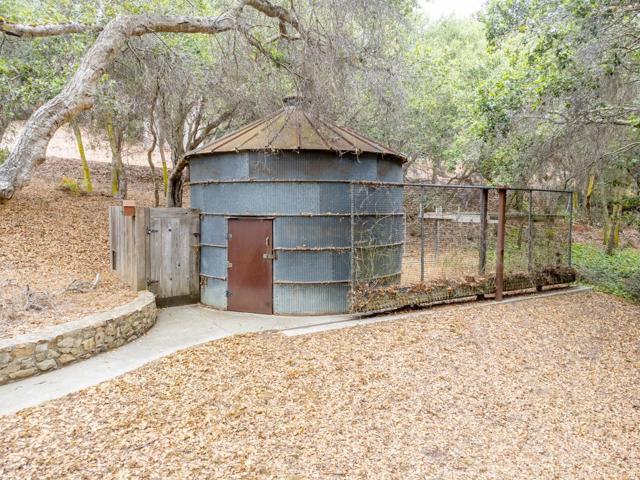 17551 Pond Derosa Lane, Prunedale CA: https://media.crmls.org/mediaz/b8865ef2-c09a-42e2-a4f0-e2f40e0f3144.jpg