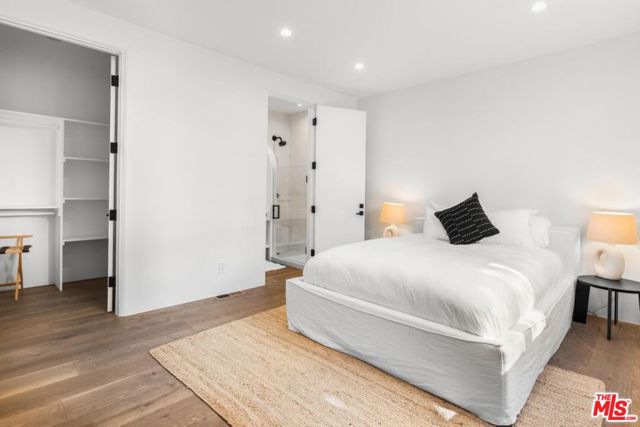 27405 Pacific Coast Highway, Malibu CA: https://media.crmls.org/mediaz/b886b5a5-224d-4e4c-807b-77d13d190917.jpg