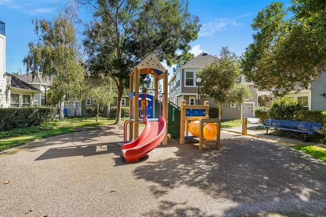 1115 Outrigger Lane, Foster City CA: https://media.crmls.org/mediaz/b887288d-4902-42e0-9053-8e70eb13eef2.jpg