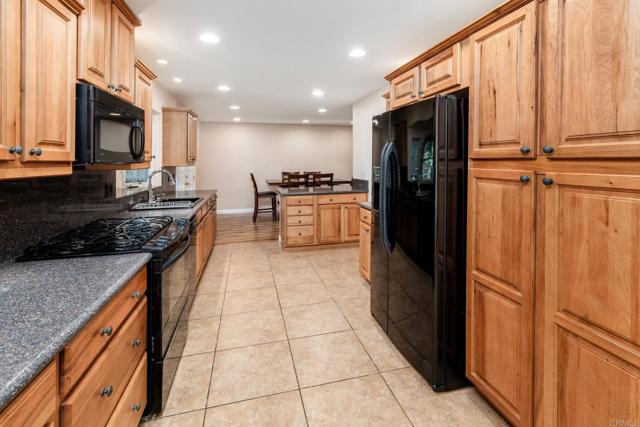 Detail Gallery Image 11 of 28 For 1502 N Ash St, Escondido,  CA 92027 - 4 Beds | 2/1 Baths