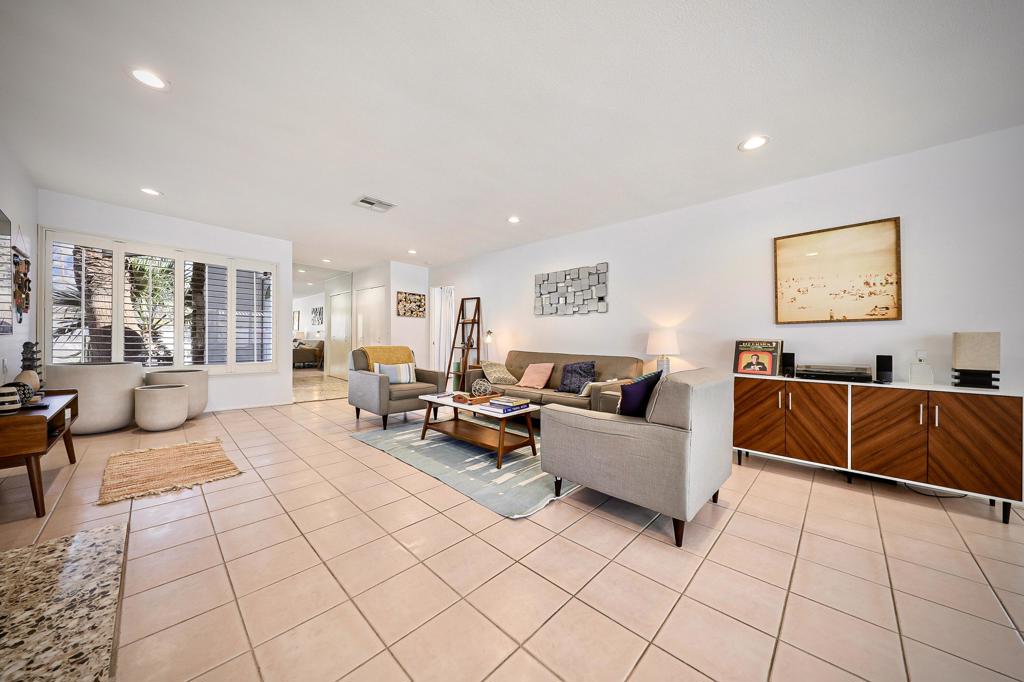 MLS #219144947DA image #4