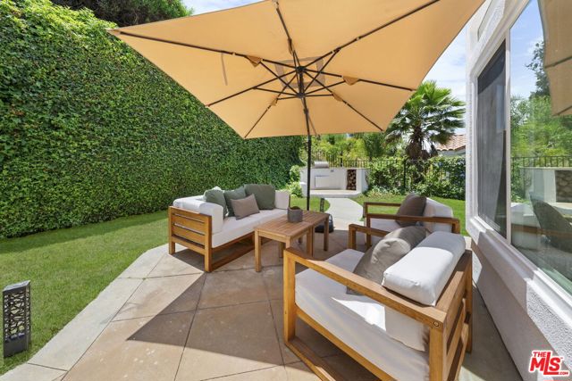 22248 Cairnloch Street, Calabasas CA: https://media.crmls.org/mediaz/b8888141-e49d-4abb-9d9e-20ba3efbeeb7.jpg