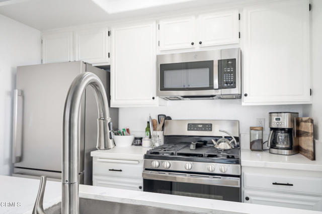 Detail Gallery Image 5 of 47 For 1209 Ramona Dr, Newbury Park,  CA 91320 - 2 Beds | 1/1 Baths