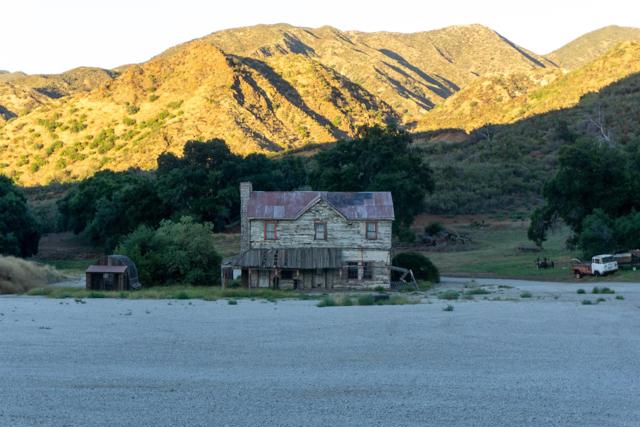 25933 Sand Canyon Road, Santa Clarita CA: https://media.crmls.org/mediaz/b88971ec-6874-40b5-81c7-41cbaeefc07d.jpg