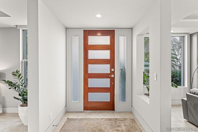 5 Spinnaker Way, Coronado CA: https://media.crmls.org/mediaz/b8899085-6578-45af-bc10-43c252f2963f.jpg