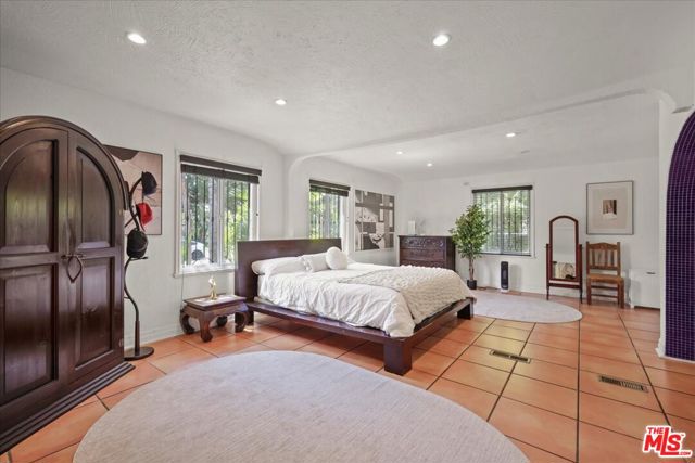 6119 Del Valle Drive, Los Angeles CA: https://media.crmls.org/mediaz/b889b740-6e17-4a7c-a80a-8903b551a22c.jpg