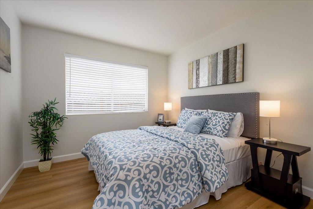 https://media.crmls.org/mediaz/b889c9ec-eb96-4df3-9565-4fb6d1319a92.jpg?preset=X-Large