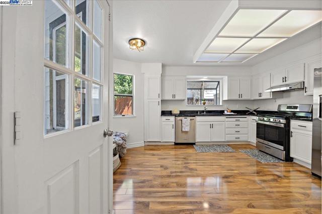1218 Locust Dr, Vallejo CA: https://media.crmls.org/mediaz/b889cb6a-49ba-4619-96b9-591406920530.jpg