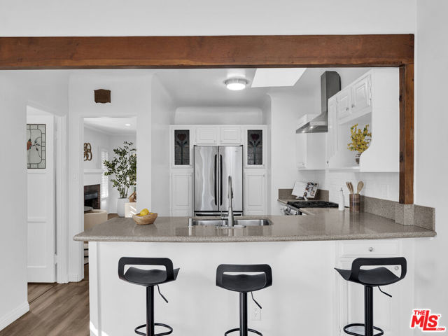 4215 Mentone Avenue, Culver City CA: https://media.crmls.org/mediaz/b889ee12-854c-4fc0-bb4d-c1bead97dddf.jpg