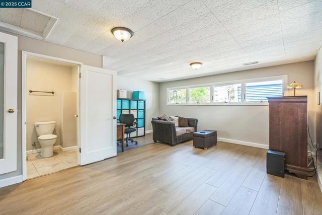 448 Cumberland Dr, Pleasant Hill CA: https://media.crmls.org/mediaz/b88a2b8c-1a96-4d82-bc3e-800fe90a2401.jpg
