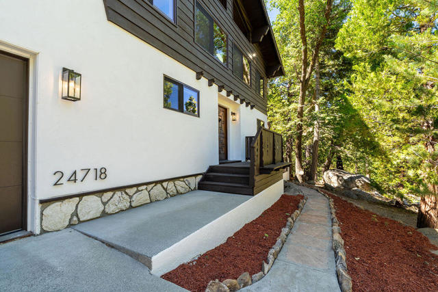 24718 Fern Valley Road, Idyllwild CA: https://media.crmls.org/mediaz/b88a2e1e-b732-40ec-952c-c464517ece68.jpg