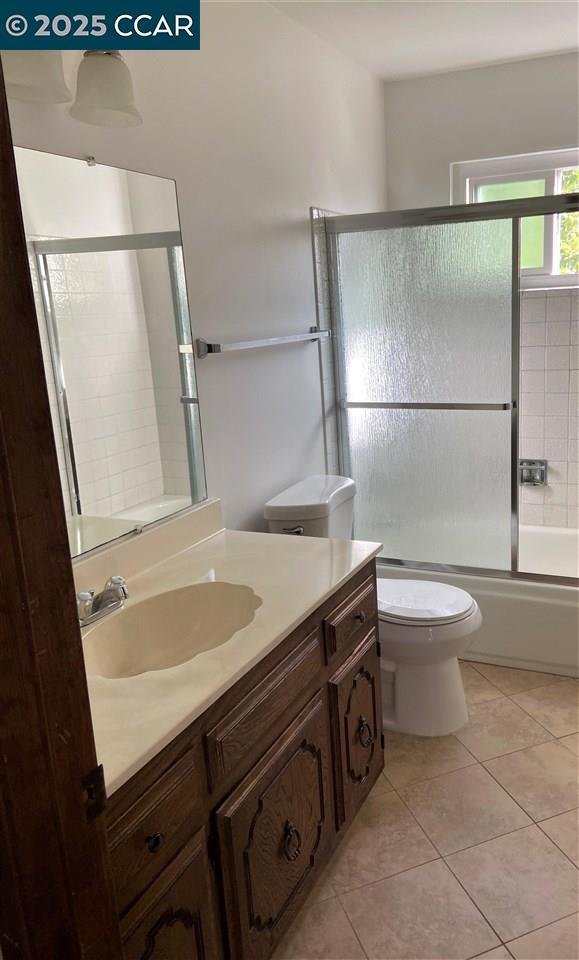 1166 Fair Weather Cir, Concord CA: https://media.crmls.org/mediaz/b88a48f4-1f6c-4e48-a6ec-51eff3ac00d5.jpg
