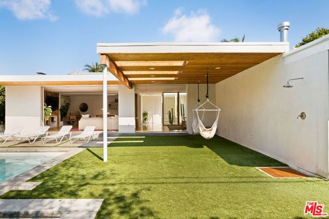 6641 Bedford Avenue, Los Angeles CA: https://media.crmls.org/mediaz/b88a4dc6-560b-42fa-ac1b-4e5d79f3bcdc.jpg