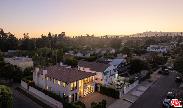 1113 Amherst Avenue, Los Angeles CA: https://media.crmls.org/mediaz/b88b373a-2c4b-44ea-b353-5dc90c437daa.jpg