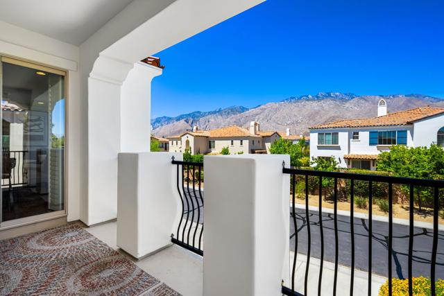 374 Terra Vita, Palm Springs CA: https://media.crmls.org/mediaz/b88b7a11-7f84-4d80-8f91-7bf1e6b4da4e.jpg