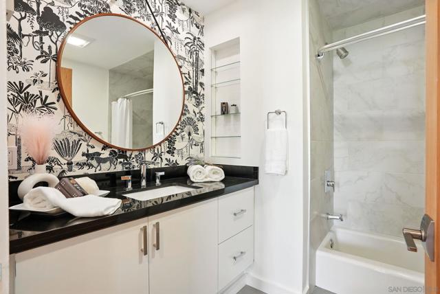 222 Quince St, San Diego CA: https://media.crmls.org/mediaz/b88ba7ef-71c7-4ad5-95f2-80e83badfd2b.jpg