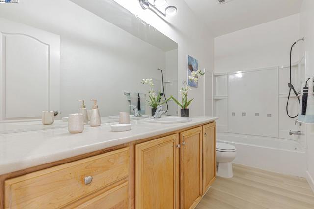 113 Silver Bell Way, Oakley CA: https://media.crmls.org/mediaz/b88bf8d5-cc2c-4ecb-87c0-62ef59178252.jpg