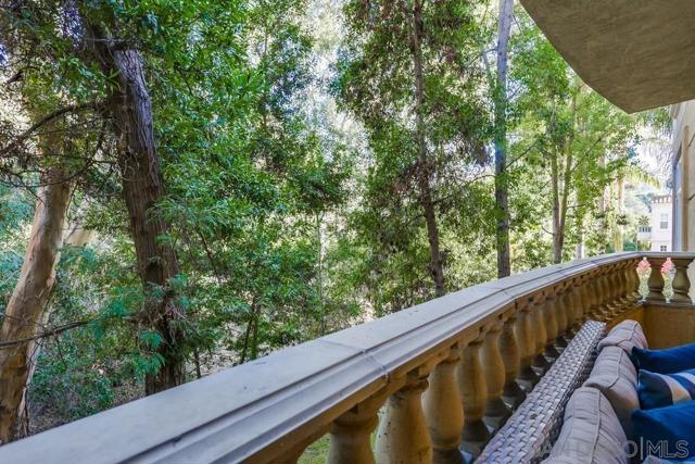 2888 Torrey Pines Rd, La Jolla CA: https://media.crmls.org/mediaz/b88c102b-b2fe-420f-b3d5-739cb59e142e.jpg