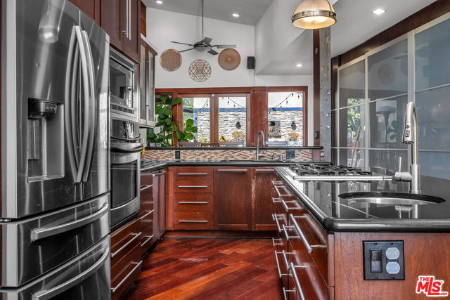 4450 Campbell Drive, Los Angeles CA: https://media.crmls.org/mediaz/b88c591f-3eba-4543-a3ae-6f0f2256082a.jpg