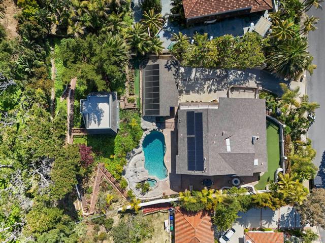 6937 Paseo Laredo, La Jolla CA: https://media.crmls.org/mediaz/b88c7913-65b0-4caa-a0e6-bcd2ea8b3515.jpg