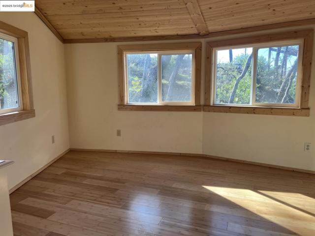 1557 Los Alamos RD, Santa Rosa CA: https://media.crmls.org/mediaz/b88c97fa-0aff-4ce0-bcbf-96f951d4015f.jpg