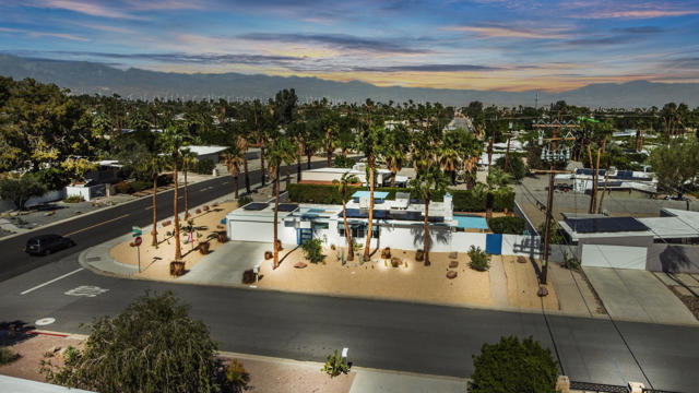 600 E Alexander Way, Palm Springs CA: https://media.crmls.org/mediaz/b88cff7b-eb9a-4499-afad-12bb98549f1c.jpg