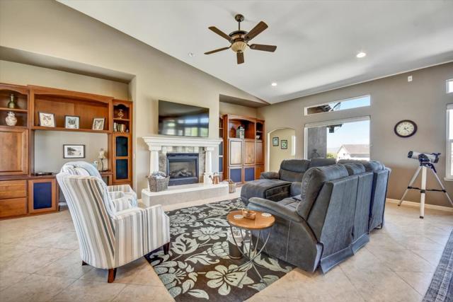 525 Heatherwood Estates Drive, Hollister CA: https://media.crmls.org/mediaz/b88d5778-d1a8-44f9-8c02-06c87a83f8b5.jpg
