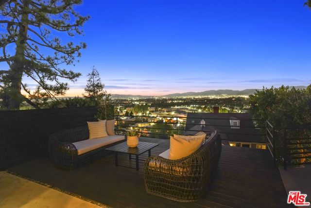 3838 Buena Park Drive, Studio City CA: https://media.crmls.org/mediaz/b88d7d57-9c66-48a3-bc88-1fbd30d3b16f.jpg